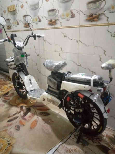 السلام عليكم دراجه شحن مستعجل علا بيعتها حجم 20 اكبر حجم بلشحن اربع بطاريات نضاف مثبت سرعه اربع نمر  سرعه 55 هورن لايت زنون عالي ناصي اشاير اماميه خلفيه شغالات كلوب خلفي امامي زنون عالي ناصي مسند خلفي زوج تايرات جدد شاحنه جديده مرايات جدد ستاند مبايل انذار سرقه كهربائيات كلها شغاله اربع دبلات خلفيه وثنين اماميات نوع غازي مسند خلفي سعرها مال مستعجل 250 وبيها مجال العنوان نجف حي العسكري ***********
