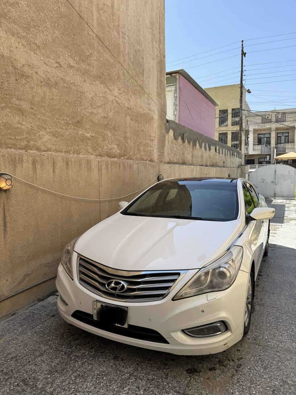 السلام عليكم 
هونداي ازيرا ٢٠١٥ خليجي  ابيض صدفي فول مواصفات ١/١  رقم بغداد بسمي محرك ٦ سلندر
ماشية ١٢٠ الف كيلو حقيقي مواصفاتها  فتحة سقف بنراما زراك لايت امامي
  حساسات امامية وخلفيةلدات امامية وخلفية لايت عدسة دوارة اربعة دسك  مانع انزلاق وAbs 
داخل جلد قرميدي كشنات كهرباء الامامية فول تحكمات ستيرن كروس سرعة 
سستم سماعات ١٢ سماعة بردات خلفية بلادية بردة جامة خلفية اوتماتيك بلادية 
محرك ٣٠٠٠ بلادي وكير بلادي قطعتين تبريد تخم تاير جديد صدر امامية خلفي ممتاز 
السيارة جاهزة اخوان السيارة بيها صبغ قليل كلش بين الجاملغ والباب الامامي جهة الراكب اثر طخة بسيطة بدون فتح الباقي مكفول  من كلشي والصور
 كدامك سيارة بلادية رايدها ب١٣٣ وبيها مجال بسيط لشراي  
مكاني بغداد / حي الجامعة / ***********
