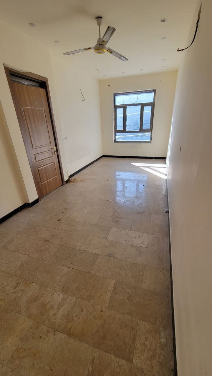 🏡 بـيـت للإيـجـار
📍 المساحة: 60متر  معزوله عزل تام ترهم طالب طالبات أو عرسان

🔻 الـطـابـق الأرضـي يحتوي على:

صـالـة 🛋️

مـطـبـخ 🍳

خـدمات 🚿

🔺 الـطـابـق الثـانـي يحتوي على:

غـرفـتـيـن 🛏️🛏️

خـدمـات 🚽

ايجار 600 قفل

📞 للاستفسار والمراجعة:

مـكـتـب أرض القـمـة للوساطة العقارية

الاتصال على الرقم:   ☎️

📱 يـوجـد واتـسـاب:***********
