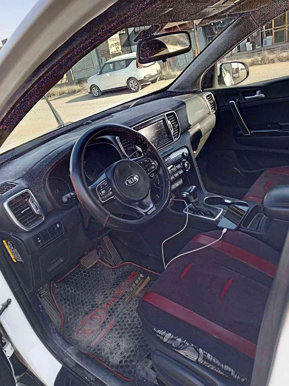 سبورتج كاز بلاديه موديل 2018 بسمي سنويه ل29 بيه ضربه جاملغ الامامي جهه السايق والجماملغ الخلفي اليمنى ماشيه 16الف سياره نضيفه وحلوه سعر 150 وبيه مجال للطبيبن رقم الهاتف ***********
