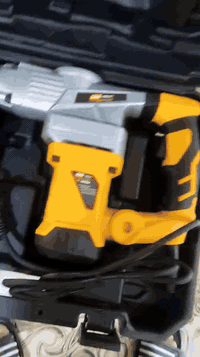 اخوان دريل كسار وسط  عدد ثنين للبيع واحد جديد طك الفلين والثاني مستخدم...