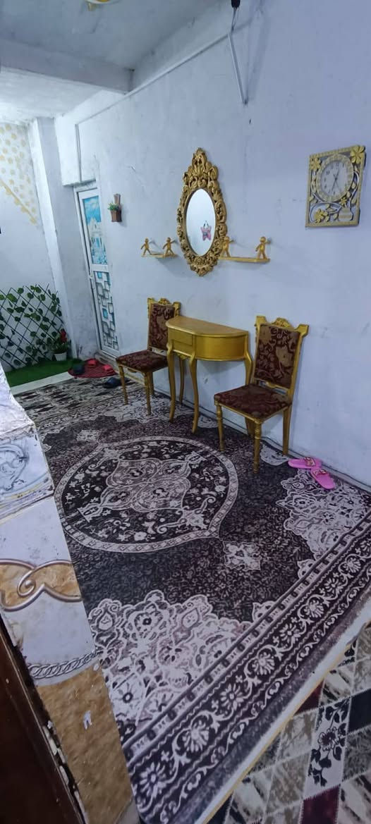 السلام عليكم من رخصة الادمن بيت للبيع قرب سوق المعالف موقع حلو سند مستقبل مساحة 200متر 5 غرف نوم طابقين مسلح حديقة خارجية شارع عريض ...للاستفسار الاتصال ع رقم *********** يوجد واتساب
