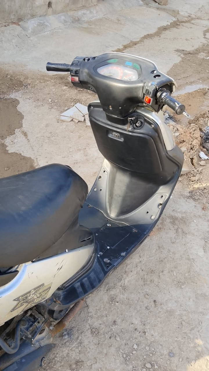 سلام عليكم عندي هاي الدراجه فراشه للبيع دراجة شغاله سلف وهندر كهربائيات شغاله ومكينتها خير من الله  عارضها 150 وبيها مجال حك الجيه***********
