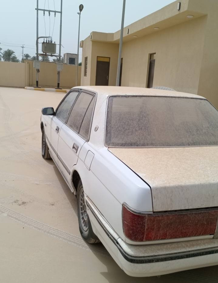 السلام عليكم 
سياره كراون سيدان
مديل 1989
رقم دولي جديد
سنويه لل2027
بسمي مداور ثاني يوم
مكان: ذي قار سوق الشيوخ 
سعر $42بيه مجال
بيع شوف العين 👀
رقم: ***********
***********
