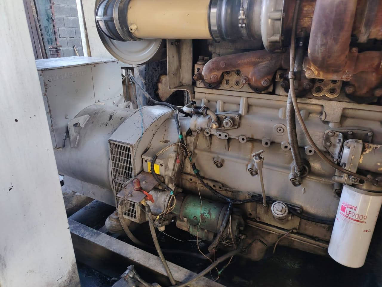 السلام عليكم للبيع كمنز 5 ونص انجكتر عادي  استندر لا صرف ولا بخار 350 كيفي بدون كاتم مكان بغداد ) ***********
