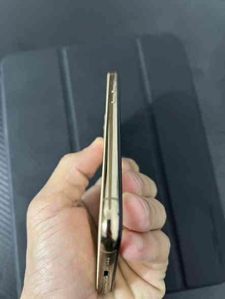 آيفون 11 برو  لون ذهبي  الجهاز زلغ واحد مابي فقط شاشه مبدله وبطاريه تقراء خدمه سعر الجهاز 175 وبي مجال بسيط العنوان بغداد المنصور رقم التلفون ***********
