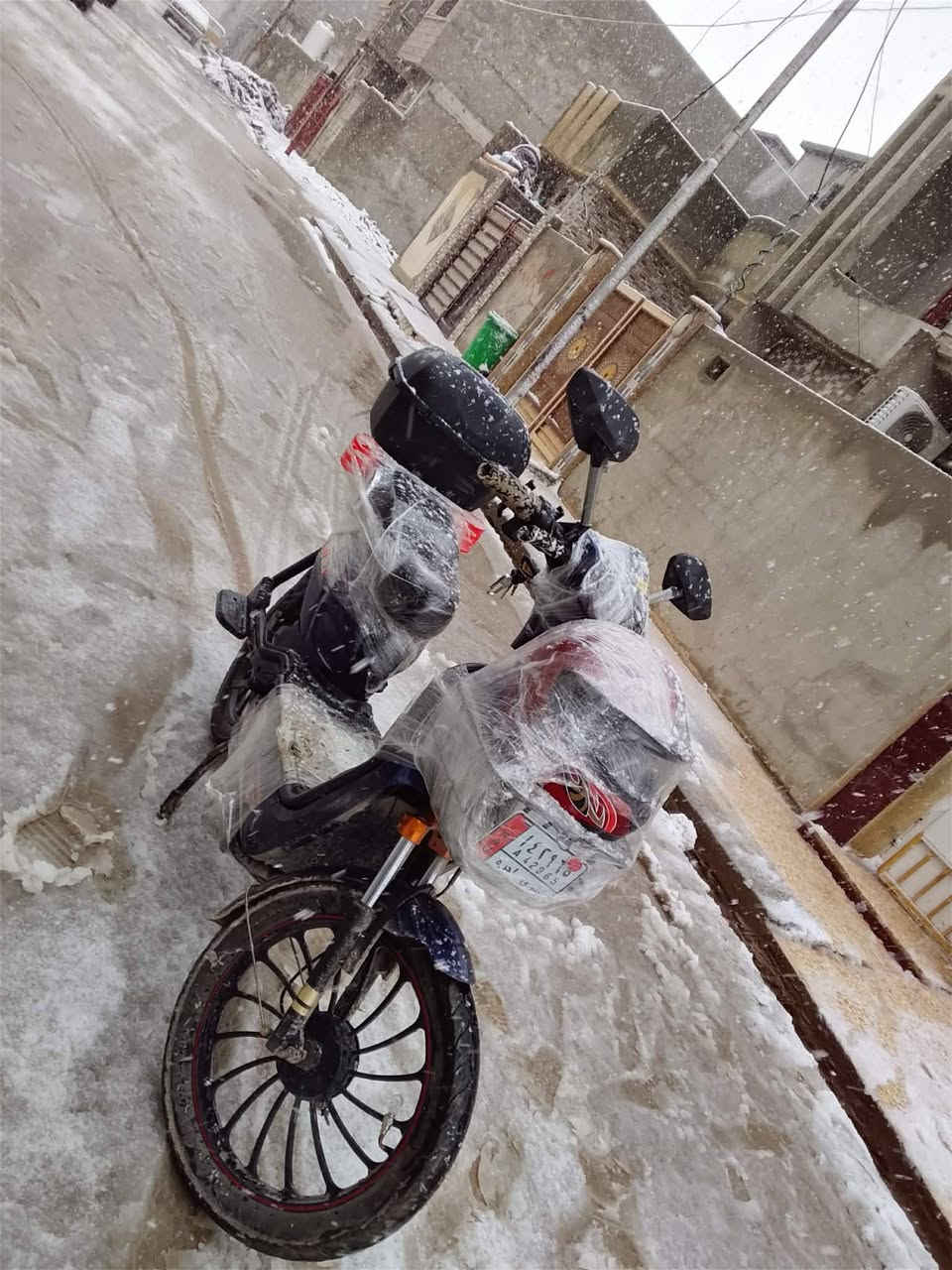 السلام عليكم ماطور شحن للبيع 5باتريات فول  حجم 20سعرو 270وبي مجال شراي تعال خاص رقم  ***********
