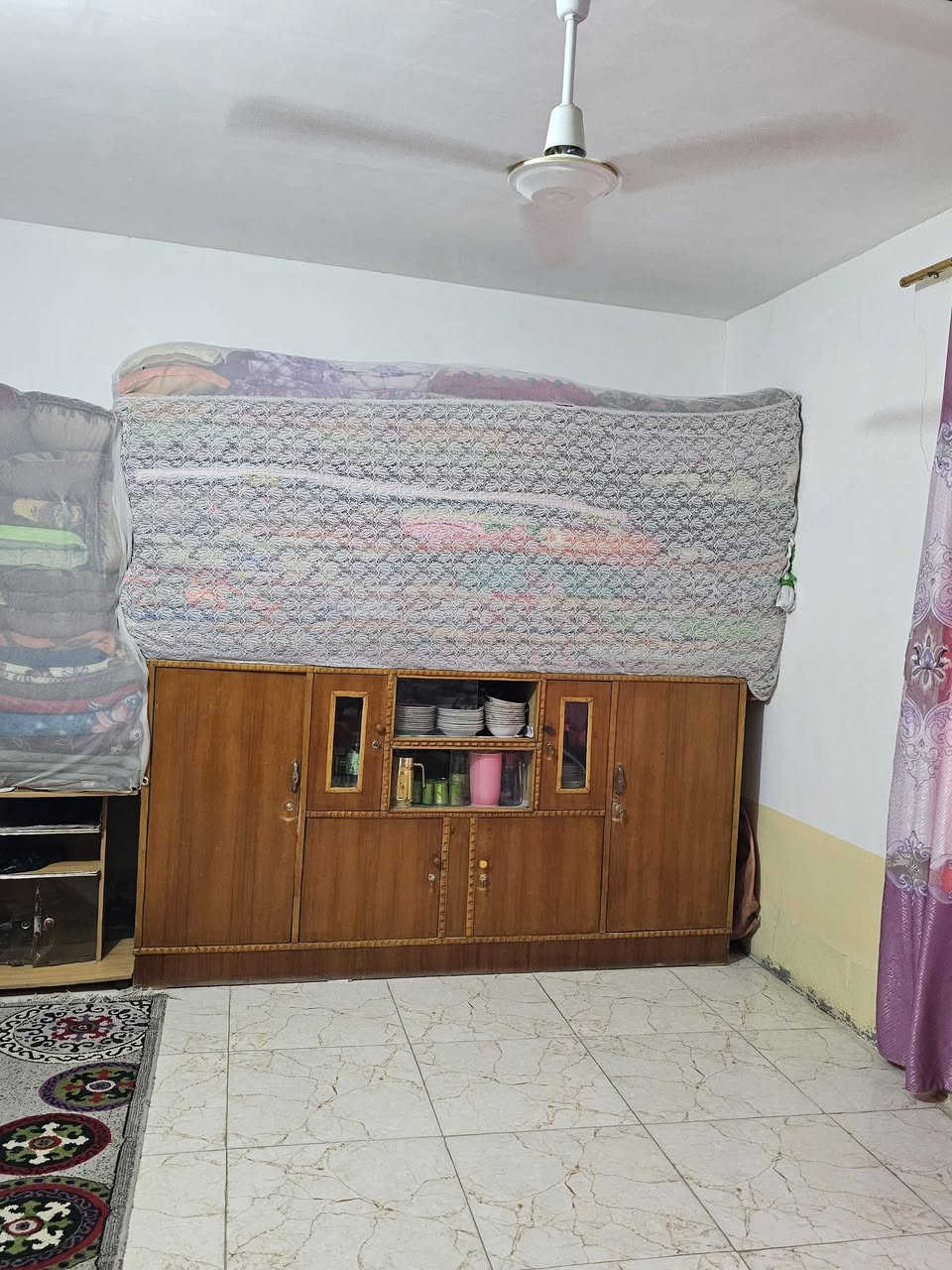 بيت للببيع  الدوانيه قضاء سومر ناحيه الفاضليه 
يحتوي ع 2غرف نوم +صاله +صحيات مساحه 250
يبعد ع الشارع 50 متر مولد شارع  لاستفسار ***********
