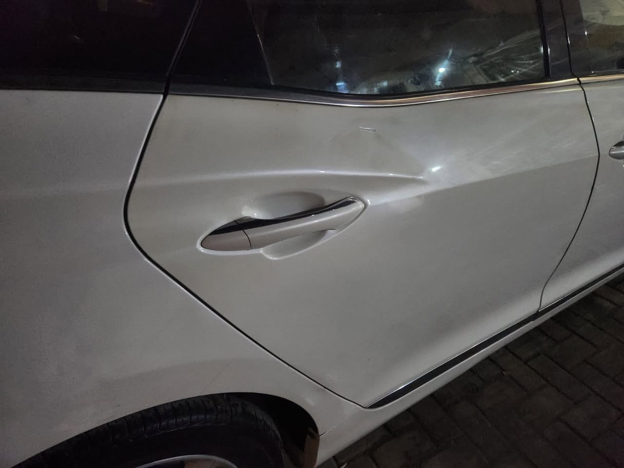 هونداي ازيرا ۲۰۱٤ خليجي

محرك V6

رقم بغداد انكليزي وبأسمي

هزه جديده

حساسات خلفيه

مري شفط

تحكم ستيرن جهتين

اشاير بالمري

بانوراما

حركات جلد

كشنات اماميه كهرباء

تبريد قطعتين

بردات

usb+ Aux+ بلوتوث

بيها صبغ بين الباب والجاملغ قليل وباب كلير بدون دواخل

السعر ۱۲۸ وبيها مجال

العنوان بغداد الدورة

للاتصال ***********

11 غرب 10914
