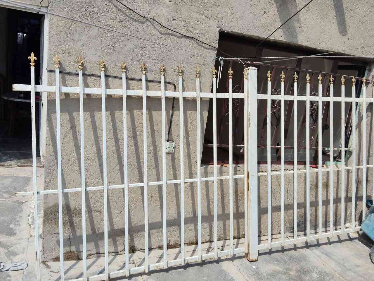 محجر تفصال حديد ثقيل مصبوغ جاهز ارتفاع 160 
قطعتين طول 4 متر وقطعه طول 3 ونص متر وباب عرض 120 
السعر 350 العنوان بغداد منطقه الرشاد


**إذا كنت صاحب هذا الإعلان وتريد حذفه لأي سبب، رجاءا أرسل رسالة إلى الدعم الفني**