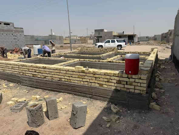 سلام عليكم قطعه للبيع العنوان شط العرب جسر خالد زين العابدين مقابيل اسواق ابو حيدر قبل مدرسه الهليه المساحه 80 بيه فضله 10متر ملك صرف زراعي بسم عراقي السعر 27 التصال *********** البصرة
