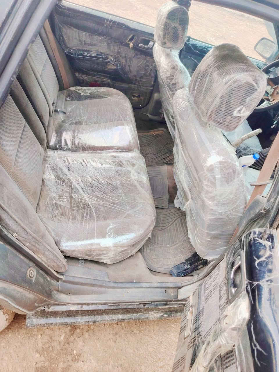 سلام عليكم سيارة للبيع رقم جديد دولي حدادية جديدة السياره نضيفة مابيه اي نقص الموديل 1992 التواصل على الرقم *********** البيع نقد وتقصيد
