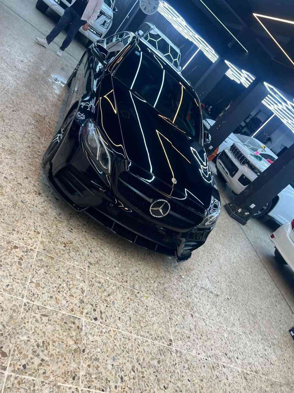 سلام عليكم حبايب 
للبيع E 300 w213 
2018 وارد أمريكي 
فول مواصفات 1/1 
رقم بغداد تحويل مباشر 
سيارة ماشية 147 كيلو 
موصفات فول للاخير 
بيها من امريكا بل مزاد كلين تايتل بدون حادث 
فقط بيها صفحة سائق تخريب شخوط بدون ايرباك بدون اي ضرر داخلي فول مواصفات 
وبدون نقص السعر  255 وبيها مجال 
*********** تفاصيل اكثر 
عنوان سيارة بغداد الاعضمية او منصور
