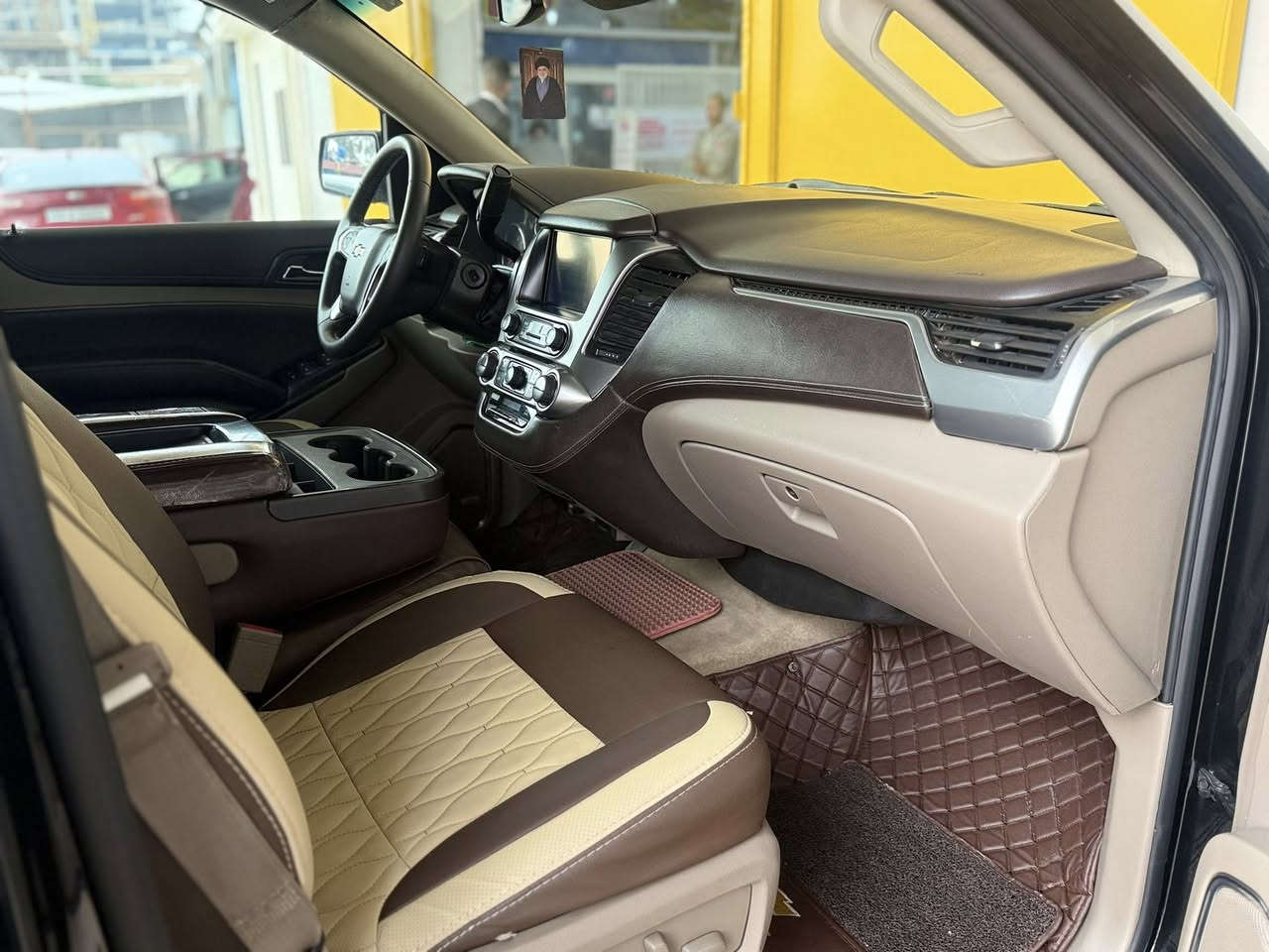 السلام عليكم
للبيع فقط بدون مراوس رجاءاً بيع فقط تاهو 2015 خليجي وكالة المنصور فول عدا السويج : LT
مقاعد جلد 
كراسي كهرباء 3 دكم 
قاصه 
فرس وسطي 
ويل كب بريمر 22 
تبريد مركزي 
شاشه كبيره 
كامره دواره 
تحكمات تبريد خلفيه 
رادار 
تنبيه 
نضام السير ع الخط 
محرك 5.3
حساسات 
مري كهرباء 
كروس سرعه وتحكمات 
مانع تزحلق
ليد امامي خلفي 
لايت عدسة زنون متحركه 
كشاف زنون 
سبعه راكب 
وبعد بيهه موصفات ودكم هواي 😂
حادثها فتح البنيد وبارد الجاملغ الخلف السائق 
ماشيه 91 الف km جديده بمعنى الكلمه 
رقم بغداد بسمي 
سياره جاهزه 
شرط التحويل 
السعر 295 وبي مجال قليل 
سونار موجود مكانين بارد فقط  
رقم الهاتف الاستفسار 
***********
