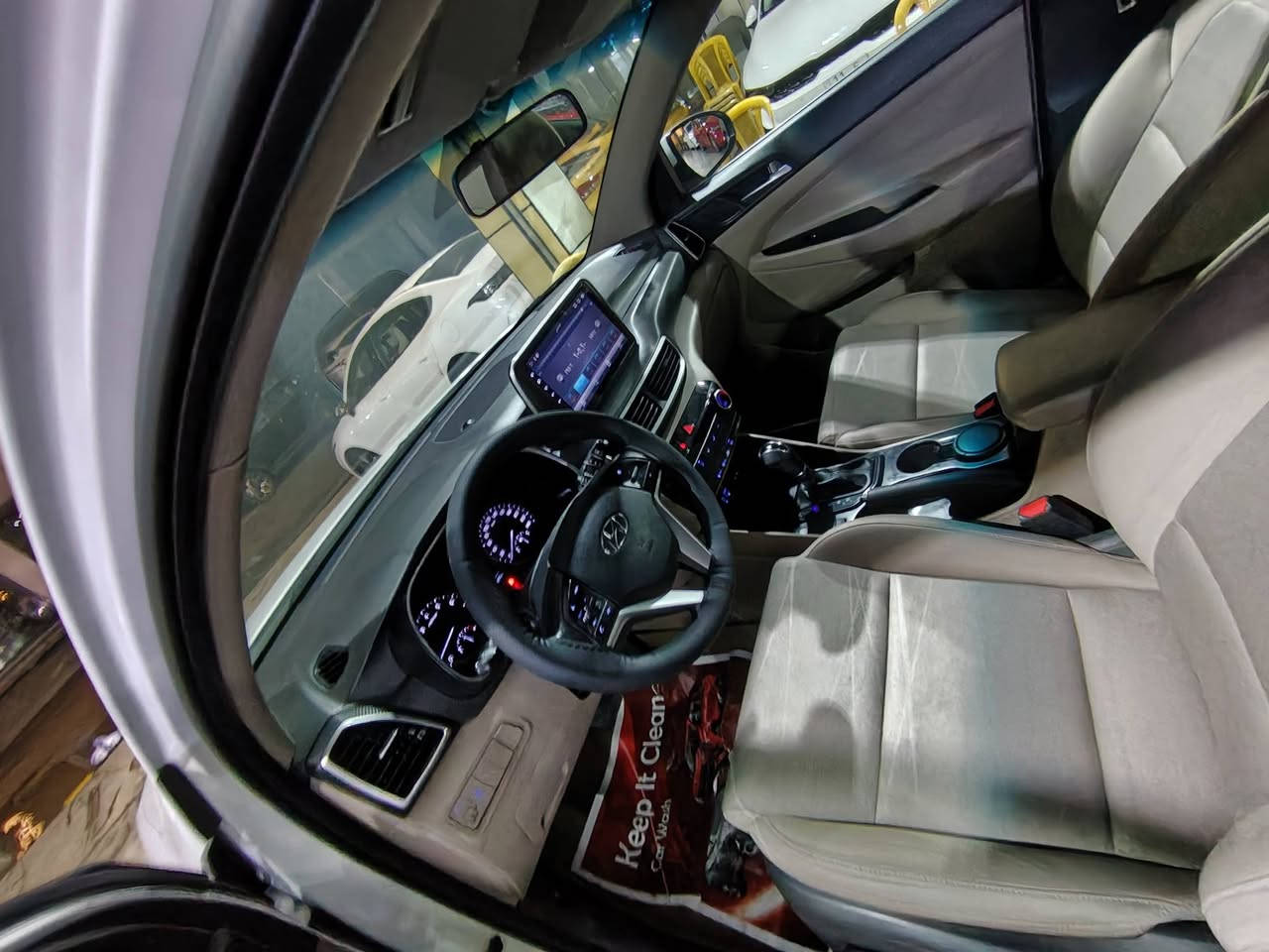 توسان ٢٠٢١ خليجي ماشيه ٦٥ ألف مكفوله من صبغ ولبارد
محرك٢٠٠٠دوش
بصمه
كشنات كهرباء
شاشه تاب
حساس أمامي خلفي
كامره خلفيه
شاحن واير ليس
مود درايف
تبريد خلفي
برده خلفيه
لد نهاري
ويل ١٩
رقم أربيل تحويل مباشر 
سعر ١٩٧بيه مجال بسيط حك لعمله
للتصال***********
مكان سياره بغداد
