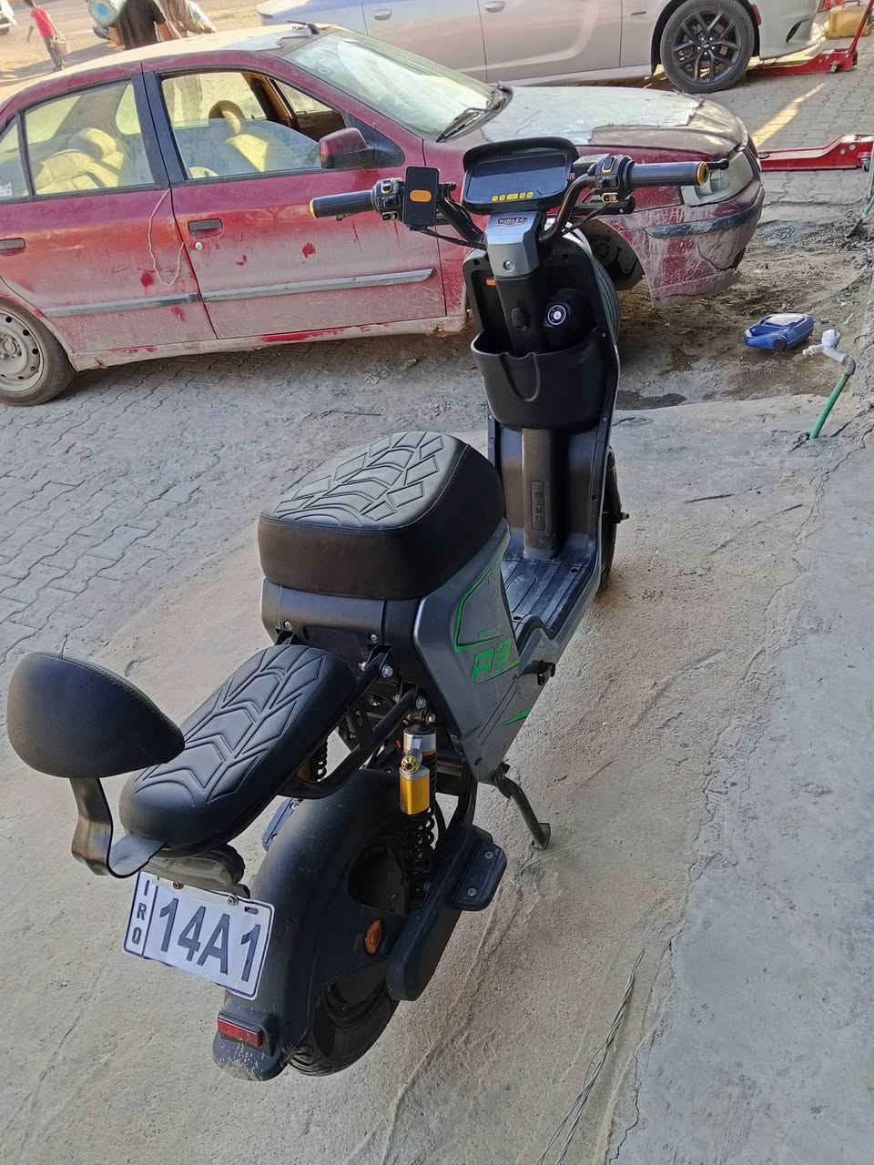 سلام عليكم دراجه أر 9 استخدام 15 يوم للبيع دراجه اذا بيهه زلغ تاخذه بنص فلوسهه بطاريات جدد 5 32 امبير حجم كبير محتاج واريد ابيعهه كهربائات كلهه شغاله تره دراجه من جبتهه لليوم ماغاسله بترابهه الله وكيلكم سعر 450 محتاج مكاني بصره بلجنينه وهاذ رقمي بس شراي يخابر ***********
