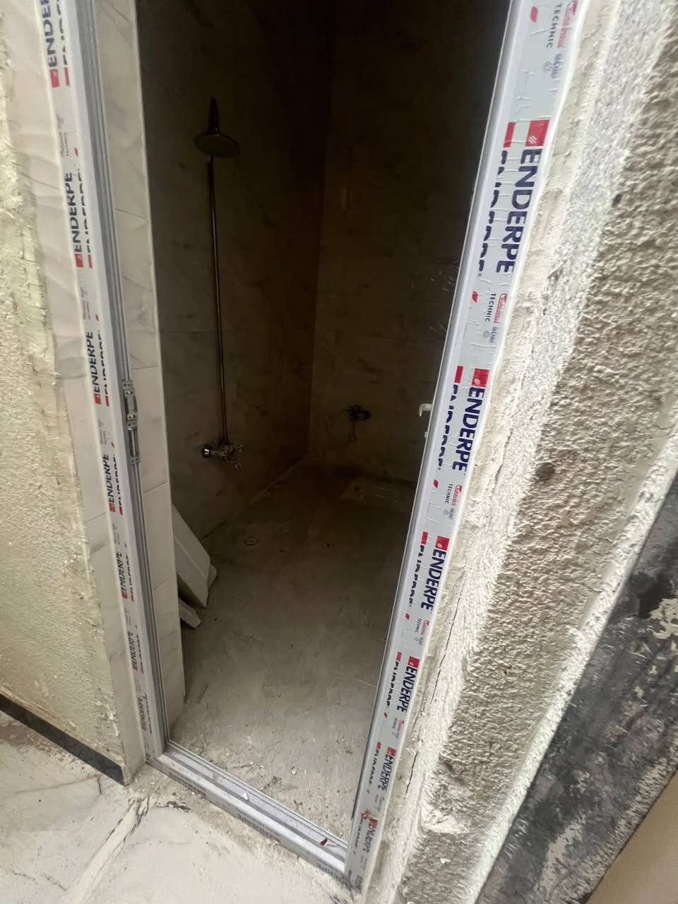 🏡 دار حديث للبيع – فرصة مميزة في الجزيره 🏡
📍 العنوان: الجزيره لفيروزيه
✨ موقع ممتاز قريب على الشارع )
🔹 المساحة;200 متر²
🔹 طابو: زراعي عراقي
🔹 تتكون من:
غرف 3
صالة
مطبخ
ديوانية
صحيات
كراج
حديقة
💰 السعر: 87مليون دينار عراقي
📌 قابل للتفاوض ***********📞
