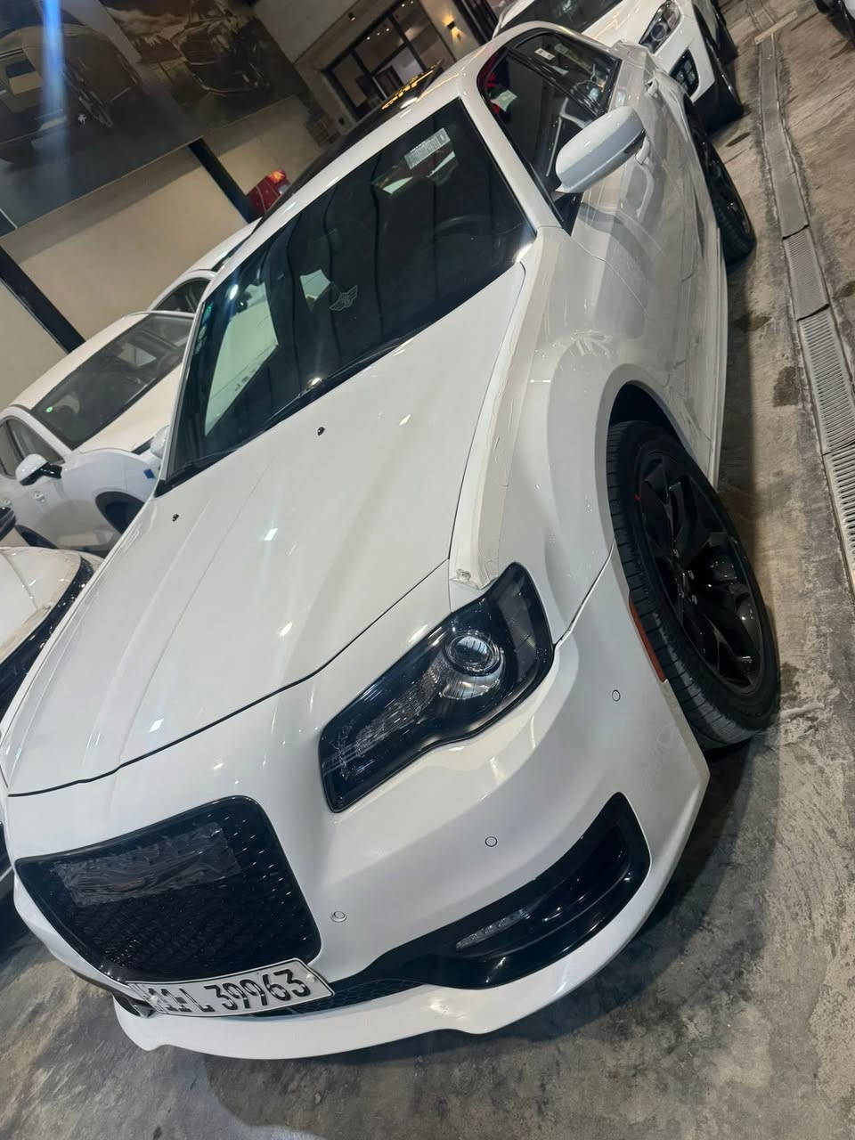 السلام عليكم شباب 

الموديل : 2023 . (خليجي) . 
العداد   :  ( 10.000 ) 
المحرك : V6 . 3.6L . 

السعــر ( 42 الف $ ) 
 

المواصفات :
* الواجهة الأمامية SRT. 
* پانوراما . 
* رادار مع مانع تصادم . 
* نقطة عمياء . 
* حساسات امامية . 
* مصابيح امامية زنون مع LED . 
* ويل قياس 20 أنج . 
* حساسات امامية .
* حساسات خلفية . 
* شاشه كبيرة مع نظام ملاحة نفكيشن GPS .
* سستم صوت الپاين مع سماعات بريميوم .
* مقصورة الركاب من الجلد الفاخر .  
* مقاعد أمامية كهربائية عدد 2 . 
* ذاكرة لحفظ وضعيات الجلوس (ميموري) . 
* مقاعد أمامية تبريد وتدفئة . 
* مقاعد خلفية تدفئة . 
* تشغيل عن بعد . 
* ستيرن كهربائي . 
* تدفئة ستيرن . 
* محدد سرعة . 
* تلفون بلوتوث . 
* كاميرا خلفية .
* مرايا متحسسة للاضاءة العالية .
* كير شفتات بالستيرن . 
* دخول ذكي (بصمة) .
 
بغداد تحويل مباشر 
مكان السيارة بغداد 
زيونه قرب ملعب الشعب 

تفاصيل اكثر ع خاص او اتصال 🥇

التصال ***********  $  ***********
