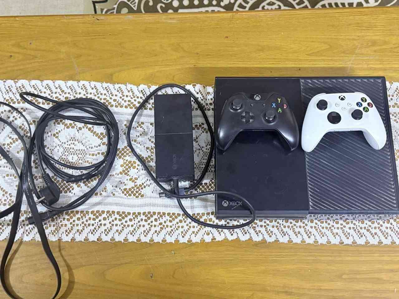 السلام عليكم XBOX 1 للبيع
Xbox 1 للبيع 
الجهاز ممفتوح وياه جوستك عدد 2 اصليات جوستك series S والجوستك الاصليه للجهاز 
وقرص GTA5  
سعر 140 وبيه مجال للشراي 
مكاني بغداد 
للتواصل : ***********

