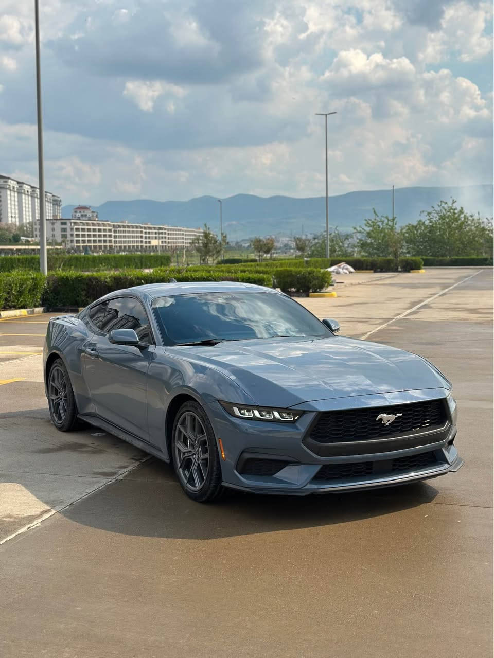 Ford Mustang EcoBoost – Performance Package High 2024

🔹 المحرك: 2.3 لتر تيربو EcoBoost – 4 سلندر
🔹 القوة: 330 حصان (تقريباً 340-350 حصان مع K&N Intake)
🔹 ناقل الحركة: أوتوماتيك
🔹 نظام الدفع: دفع خلفي (RWD)
🌌تغليف بوند و جاملغات امامي و دعامية PPF من امريكا باحسن مواد امريكي

🔹 أوضاع القيادة:
Normal / Sport / Track / Drag Strip / Slippery / Custom

🔹 الفرامل:

* Brembo أمامي 6 بستم
* Brembo خلفي 4 بستم
* ديسكات رياضية كبيرة

🔹 الإطارات والجنوط:

* 19 إنش
* 255/40 R19

🔹 المواصفات:
🛡️رادار امامي 
🛡️رادار جوانب
🛡️رادار تحديد مسار 
🛡️حاسات خلفية 
🛡️نقطة عمياء

Paddle shifters🎚️شفتات استیرن  

* Performance Package / High Performance
* شاشتين رقميتين كبيرتين
* فرامل يد كهربائية (بتصميم يدوي)
* Track Mode + Drag Mode
* Launch Control & Line Lock

🔹 الإضافات:

* فلتر هواء K&N
* فلتر تيربو K&N

🔹 حالة السيارة:

* بحالة ممتازة
* استخدام خفيف
* بدون مشاكل ميكانيكية

🔥 سيارة رياضية بأداء عالي قريب من GT مع استهلاك وقود أقل
📲***********

ضرر فقط جاملغ خلفي بيهه تعديل PDR مع شبرين صبغ بمكان تعديل فقط 
سيارة بجم كبس و ايرباكات كلهه سليمة 
🏎️رقم سليمانية دولي مترقم جديد. 
سعر 255 ورقە السليمانية, العراق
