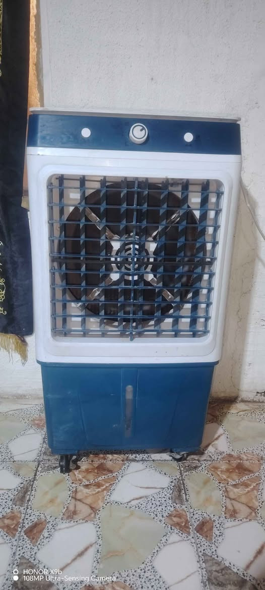 مبردة كونفيرة حجم صغير اخت الجديدة نظيفة كلش 3 سرعات للبيع السعر 90 الف بيهة مجال بسيط مكانها بغداد *********** بغداد, العراق
