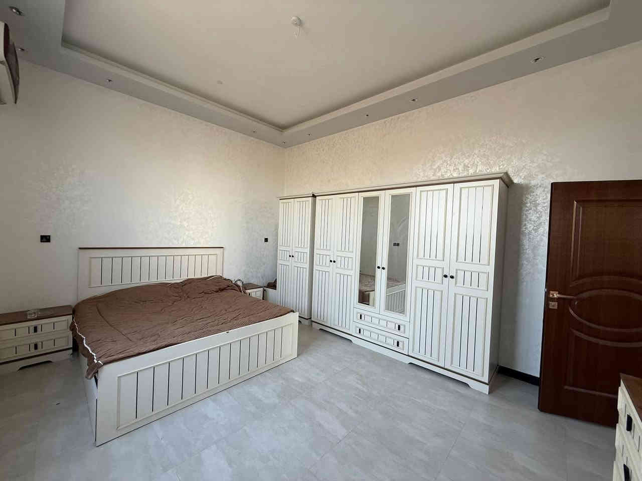 #دار_للبيع بناء حديث 🏡  – مساحة كبيرة وموقع مميّز / الموقع: الديوانية خلف عمارات الزيتون
المساحة الكلية: 1450 متر
الواجهة: 24 متر
الطابو: زراعي – سند 25 مداور مباشر

تفاصيل الدار:
 • مساحة البناء: 180 متر
 • واجهة الدار: 11 متر
 • نوع البناء: كونكريت مسلح + طابوق
 • التقسيم الداخلي:
 • غرفة نوم
 • صالة
 • استقبال
 • مطبخ
 • صحيات داخلية وخارجية
—————————
#نستقبل_جميع_عروضكم
———————————————————
🔺#للاستفسار الاتصال ع الأرقام التالية
***********
***********
—————————————————————
او زيارة مكتبنا 
🔺مكتب جنه الزهراء 
🔺العنوان خلف عمارت زيتون
