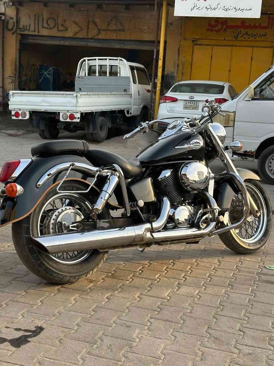سلام عليكم هوندا شادو 400 للبيع دراجه جاهزه بدون اي نقص عليه ادامه كامله السعر 16 وبيه مجال   للتواصل ***********
