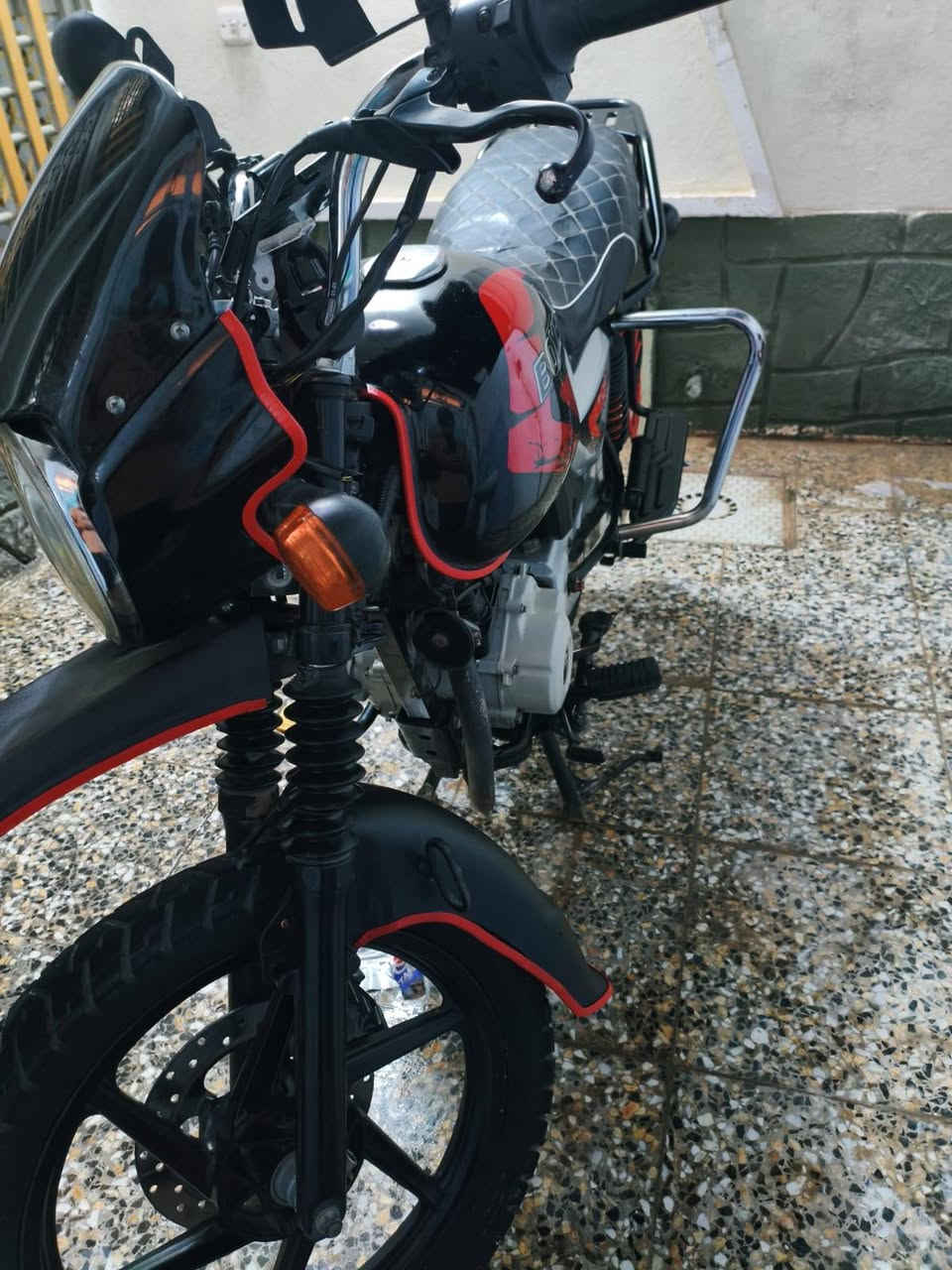 السلام عليكم دراجه بوكسر للبيع موديل 23 سنويه بغداد  بأسمي بس ما جايب لوحات السعر 2300 للتواصل *********** العنوان بغداد الحسينيه مال راشديه#
