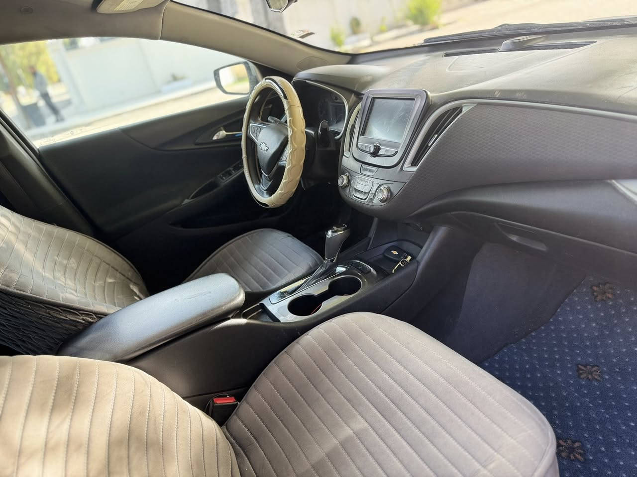 السلام عليكم
( شوفرليت ماليبو  ) LT
لون  نيلي 
موديل 2018
رقم كركوك / مشروع وطني
سنويه جديد 
بي بطاقه بانزين 
كير محرك بشرط لا صرف ولا بخار صدر امامي خلفي كله جديد
ملاحضة//السيارة بي صبغ  بونتيت ويه جاملغ فقط بدون دواخل 
السيارة مواصفات LT

مانع انزلاق
شاشة كبيرة لمس تدعم كاربلاي واندرويد اوتو
كاميرا خلفية 
طخم تايرات جديد
ما يعوزها اي مصرف
مكان السيارة :. كركوك
السعر (89$ ) وبيها مجال بصيط
رقم التلفون ***********
