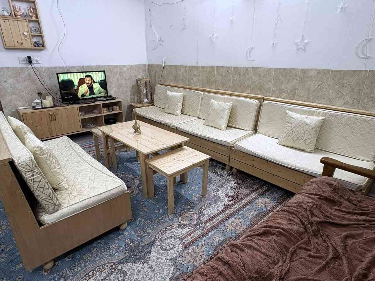 تخم خمس امتار خشب جام مع ميز تلفزيون ومع ميز وسطي وطبلتين


**إذا كنت صاحب هذا الإعلان وتريد حذفه لأي سبب، رجاءا أرسل رسالة إلى الدعم الفني**