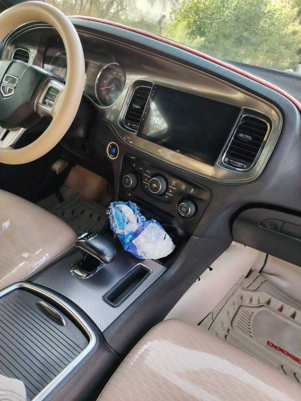 جارجر موديل ١٢  وارد كندي كفاله من الضربه والصبغ التبديل تبريد
شاشه جبيره
كاميرا دواره
محرك ٣٦٠٠
تشغيل عن بعد 
مداور ثاني يوم جاهزه من كلشي اي نقص مابيها 
سونار موجود عدا شخوط بسيطه
السعر ١٥٥ بيها مجال قليل مكاني ناصريه 
مكلف بلنشر لتراسني 

رقم صاحب السياره ‏‪0780 347 9370‬‏
