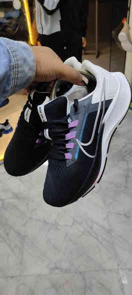 ماستر كوالتي🔥فول نضافة 💯👌
قياس 41 طول القدم 26 سانتيم 
   توصيل متوفر لكل المحافظات 🚕🛵 ب5 الف فقط  
                                صنع ڤيتنامي ✅🔥
  للاستفسار واتساب او خاص ماسنجر ***********
