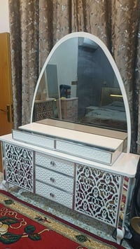 ميز تواليت • مراية جديدة • بلا خدوش