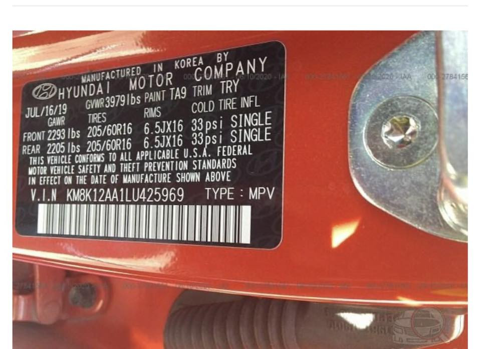 السلام عليكم
هونداي كونا 2020 وارد أمريكي 
ماشية 41000 
رقمها بغداد 
الموصفات 
محرك 2000 دوش 
بلوتوث 
شاشة وسائط 
شاشة لمس 
مثبت سرعة 
كاميرا خلفية 
مكيف
اكياس هوائية 
كير اوتاماتيك 
رقم الشاصي موجود بالصور (تكدر اتشوف حادثها بامريكا )
سيارة جديدة وما ناقصها اي شي وبالعافية على الي ياخذها    
سعرها 130 قفل  
للتواصل 

     
***********
