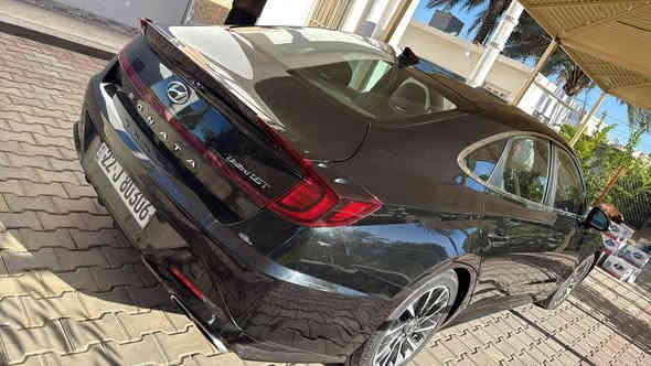 تحيه طيبه السلام عليكم سوناتا  موديل 2022  فول مواصفات
شنو ابالك بيها مواصفات 

مكينة 1600 تبريو 

اوتو بارك تتقدم وترجع بالريمونت 

ضررها موضح بلصوره 

الايرباكا صبغ بنيد بابتين مبدلات نفس لون 

ماشيه 70 ألف 

1- بصمة ابواب لمس + تشغيل + صندوق

2- ماستر كي تفتح الابوب بنضام الكارت 

3- دشبول دجتال متغير 7 الوان

4- كشنات جلد

5- كشن كهرباء  + تدفئه الستيرن( السكان)

6- كشنات تدفئة تبريد

7- خزن 128 كيكا + ( android auto + apple car play)

8- رادرات 4 امامي وخلفي توقف تلقائي

9- اشاير في المري + نقطة عمياء في المري

10- انارة داخلية مركزيه مختلف الالوان 

11- شاشة الحجم الكبير 12 انج + تحكم عام على السياره

12- سستم صوت BOSE الصوت 12 سماعة و دمام 2

13- لايت امامي 4 عدسات LED

14- هاندبريك بصمه + اوتو هولد للتوقف في الازدحامات

15- شاحنة طوارئ شحن سريع

16- منفذ USB امامي خلفي 

17- شفتات في الاستيرن كير ( تبترونك رياضي )

18- نظام المساعده على الاصطفاف

19- نظام الترحيب عنده الاقتراب داخل وخارج السياره

21- وضعيات قياده 4  

22- نظام تحديد المسار 

23- مثبت سرعه 

24- نظام مستشعرات في الباب من تنفتح الباب تتوقف السياره 

25- تبريد السياره بيانو 

26- كيجات الكتورنية

27- كير 8 نمر دبل گلج

رقم اربيل شرط تحويل 

175, ورقه بيها مجال 

أي استفسار *********** حكم 

مكان بغداد دوره
