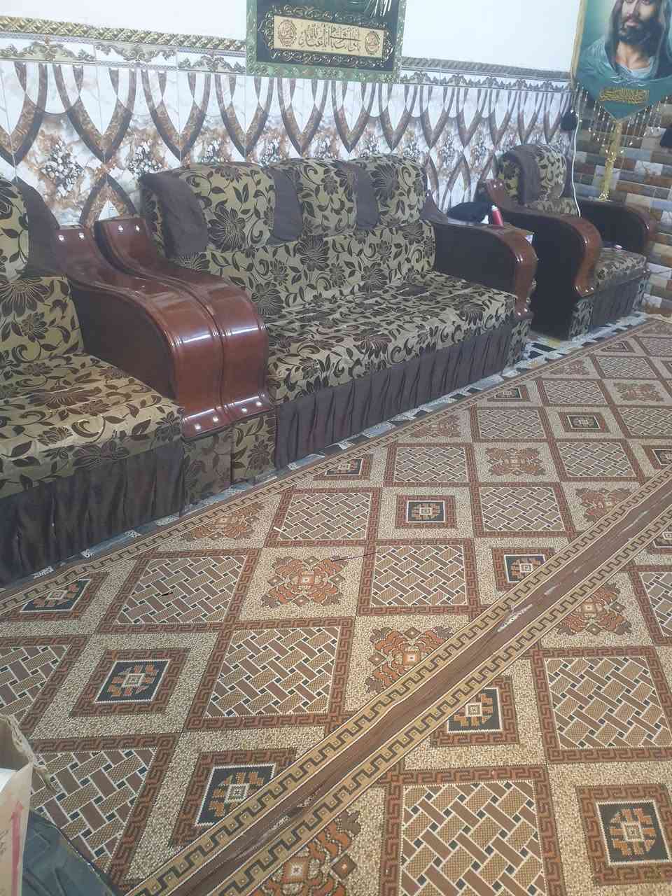 السلام عليكم اغراض مستعمله للبيع بسعر مناسب الي يريدهن يتصل او يراسلني ع الواتساب *********** العنوان مدينه الصدر
