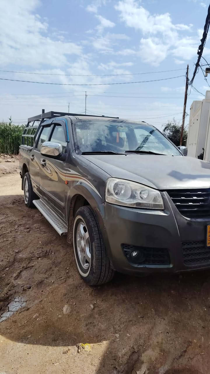 السلام عليكم سيارة كريت ويل موديل 13للبيع سيارة حلوة وجاهزة من كلشي مكينة كير حدادية اكسن تخم تايرسنوية صاقطة مكان ديوانية سعر 55وبيهامجال للشراي الرقم ***********للاتصال على هذا الرقم
