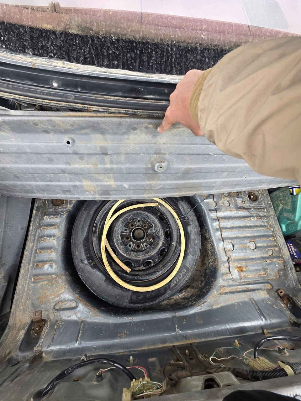 للبيع هارتوب ١٩٩١ بغداد مكفوله كص  بارد صبغ صدر جديد دشبول سيدان بس لبطاين الاماميات تعبانات المكان واسط صويره السعر ٣٥ بيها مجال *********** *********** سنويه نافذه ٢٣ تحويل
