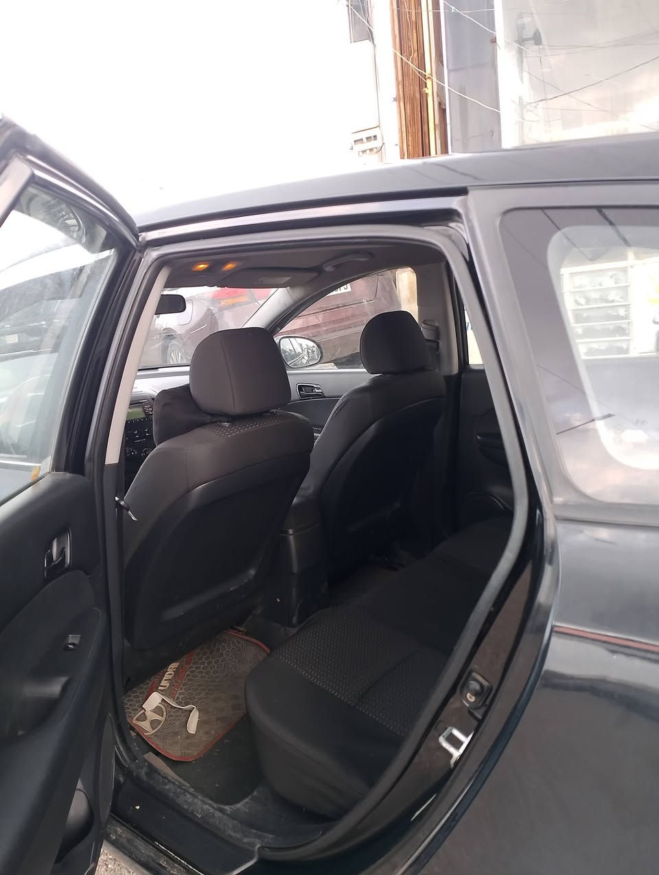 حجم المحرك 2000
سنويه عظم عاج مشروع وطني رقم كركوك بأسمي
دفتر بانزين 
صبغ قطعة واحده بدون دواخل 
السعر 75وبي مجال 
***********
