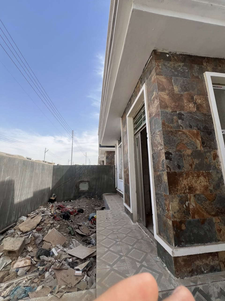 اعلان ع بيت بمجمع اليرموك ٦كيلو خلف قيادة الشرطة بمقدمة ٢٥ مليون والباقي اقساط ع المصرف العقاري 
٢٠٠متر طابو صرف 
غرف ٢
مناور ٢
صحيات داخليه ٣او ٢

مطبخ واسع 
واستقبال 
كراج +حديقة 
خدمات كاملة 
للاستفسار ***********
