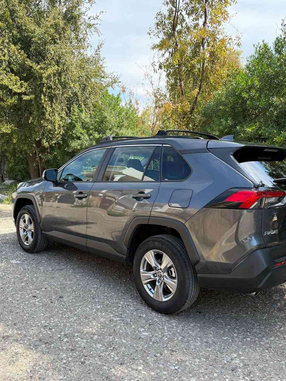 رافور للبيع 2023نفطي فول مواصفات سلايد بصمه 1/1
ضرر قطعتين بدون دواخل بدون ايرباك ماشيا٢٠الف ميل جديده كلش دخول جديد ترقيم جديد باسمي شرط التحويل 
وبيها باب السكن ربع كارت بعد كلها مكفوله كير محرك بشرط 
عدادات كلها ديجتال 
***********
