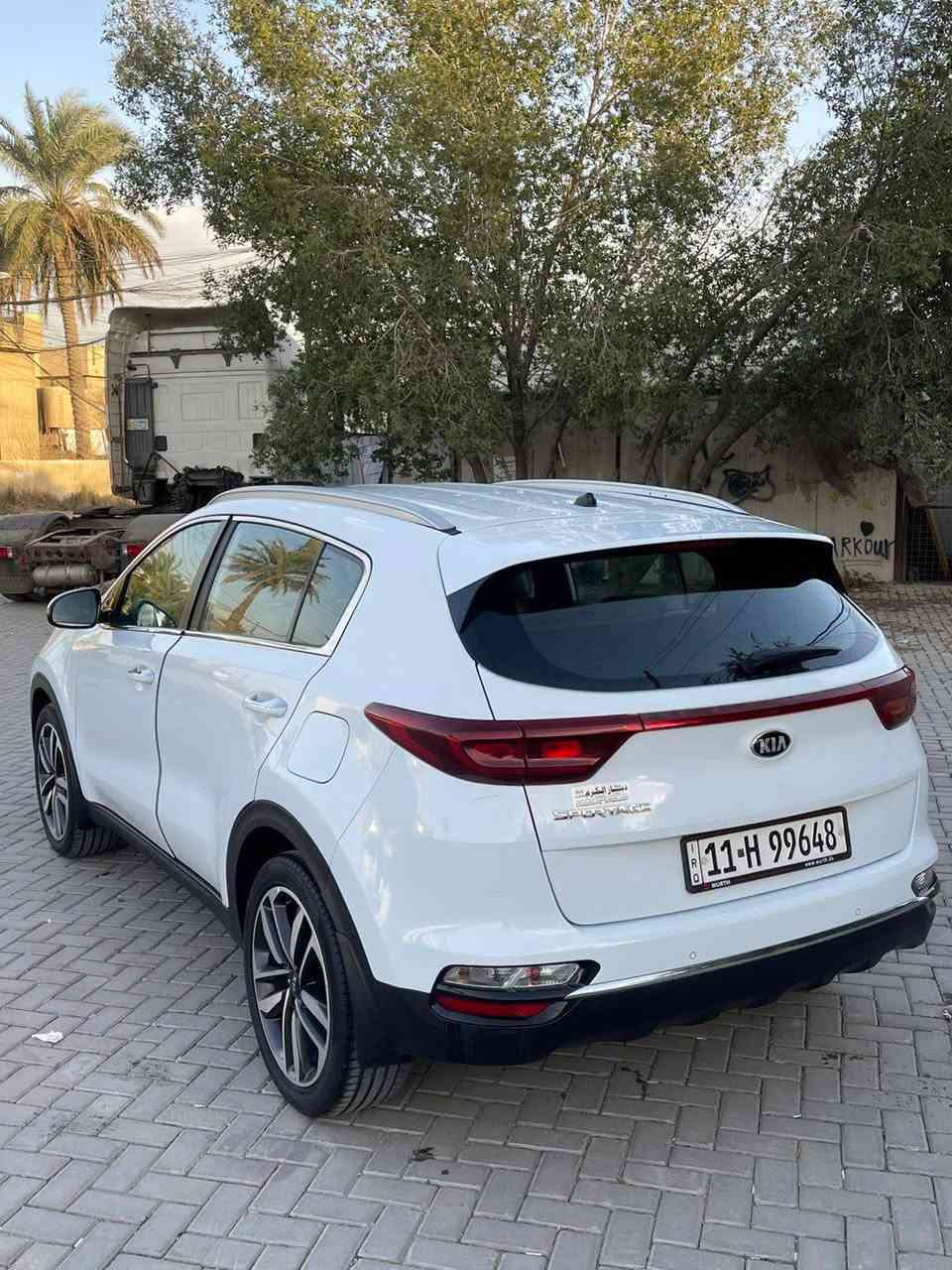 السلام عليكم ورمضان مبارك للبيع كيا سبورتج وارد خليجي موديل 2019 ماشيه 80km حقيقي كير ومحرك كفاله بدون فتح السياره مكفوله فقط اسفل الباب الخلفي شخط خفيف *********** مكان السياره بغداد العامريه السعر 188$ السياره حلوة وناعمه وكلها على البلاد وبالعافيه الياخذها وتحياتي للجميع بغداد, العراق
