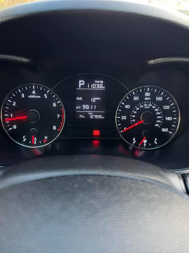 سلام عليكم 
فورتي موديل 17  مكينه 2000 دوش  كير ايتي  المرغوب  تحكمات استيرن تبريد تدفئه كلهن شغاله زنون بلادي مثبت سرعه رقم اربيل مميز باسمي سنويه وهزه جديد  مسوي ادامه كامله وصولات الورشه موجوده باتري جديد تحويل ثاني يوم السعر 112 وبيها مجال بسيط  ورقه وبيها مجال
للاتصال***********
