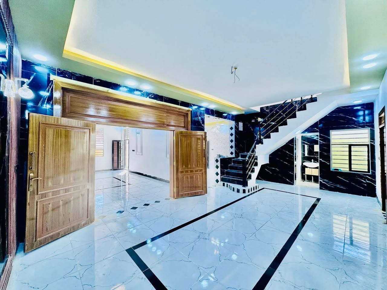 ببت للبيع 200 متر طابو صرف سند حر
مكانه نجف حي نداء 

يحتوي عله غرفتين نوم 

وصاله وستقبال 

وصحيات عدد ثنين

ومكشوفه ومطبخ 

شغل مال جناي طابوك جمهوري صب كون كريت طابق واحد 

( سعر135 وبي مجال )

نتصال او واتساب

***********
