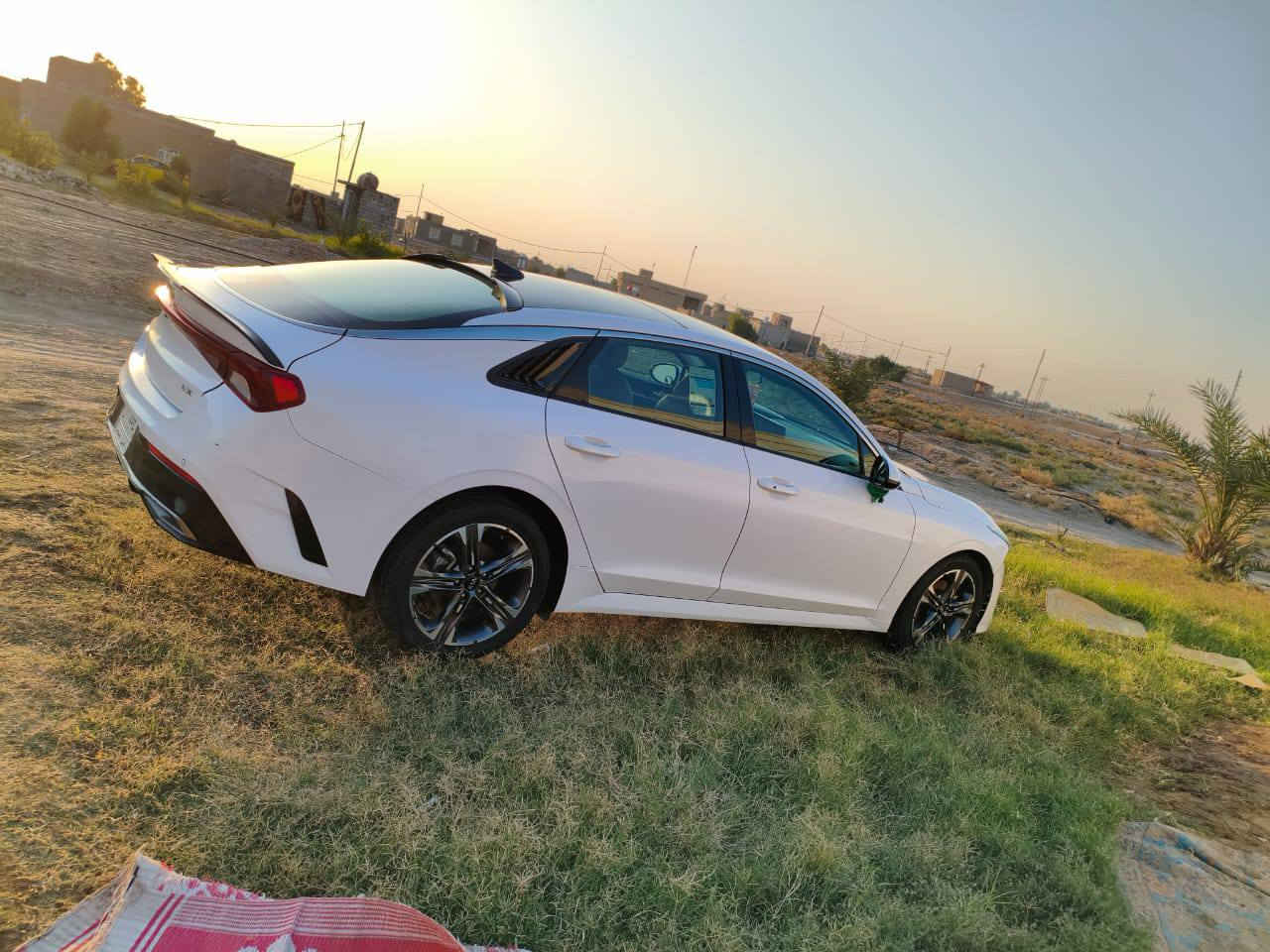 اريد مراوس بجارجر
🔺كيـا كي فايف
KIA K5 2021

🔸اللوحات : المثنى.
🔸الضرر:فقط تبديل البنيد .
🔸الموديل: 2021
🔸الفئة : EX 
🔸حجم المحرك: 1.6L / 4 Cylinder 
🔸اللون : أبـيض .
🔸المفتاح: بصمة 
🔸عداد المسافة:72 الف ميل .
‏🔸Airbags : ستيرن و دشبول

🟢 مواصفات اخرى
المقاعد جلد رصاصي 
 مقعد السائق كهربـاء 
المقاعد الأمامية تبريد وتدفئة 
 شاشة كبيرة 
 ويل كب حجم 18 inch 
 حساس النقطة العمياء 
 كشافات 
 رادار أمامي 
 سقف بانوراما 
 صاج ضمن تغليف الدواخل 
مقاعد تدفئه
 رادارات جانبيه 
رادارات خلفيه
 نظام تحديد مسار
 قيادة اليه
 نظام ذكي
 مانع انزلاق حساس اطارات
شاشه اعطال
نضام قياده أيكو + سبورت +سمارت +نورمال
ئوتو بريك امامي وخلفي
 زينون
صندوك بصمه
‏AUTO HOLD
 شاحن لاسلكي 

للاستفسار***********
