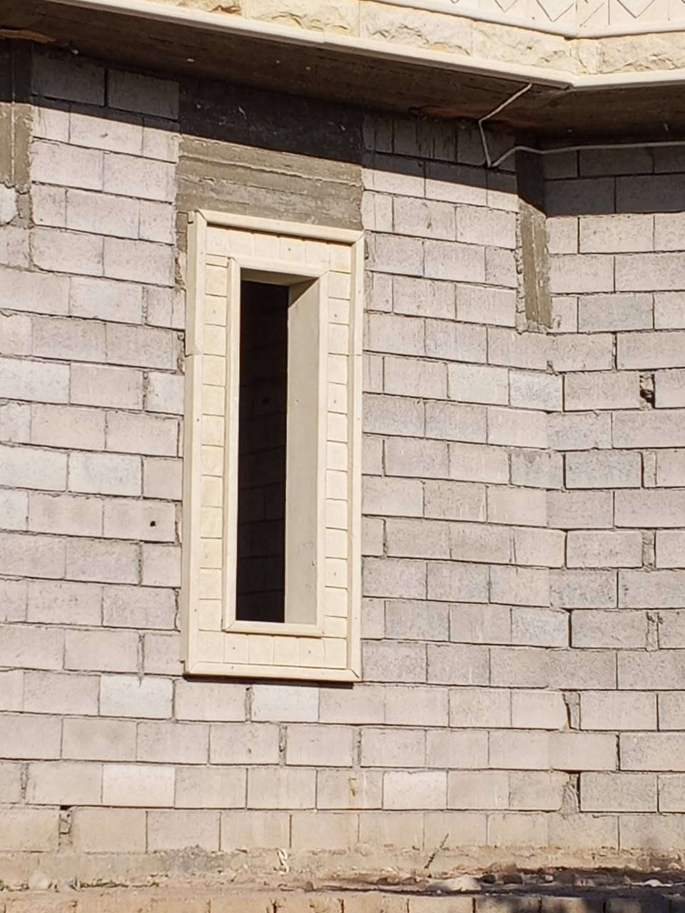 يوجد كادر حجر حلان واجهات وكوبنات جلي ودرز سعار مناسبه بدارت مقداد ***********        ***********
