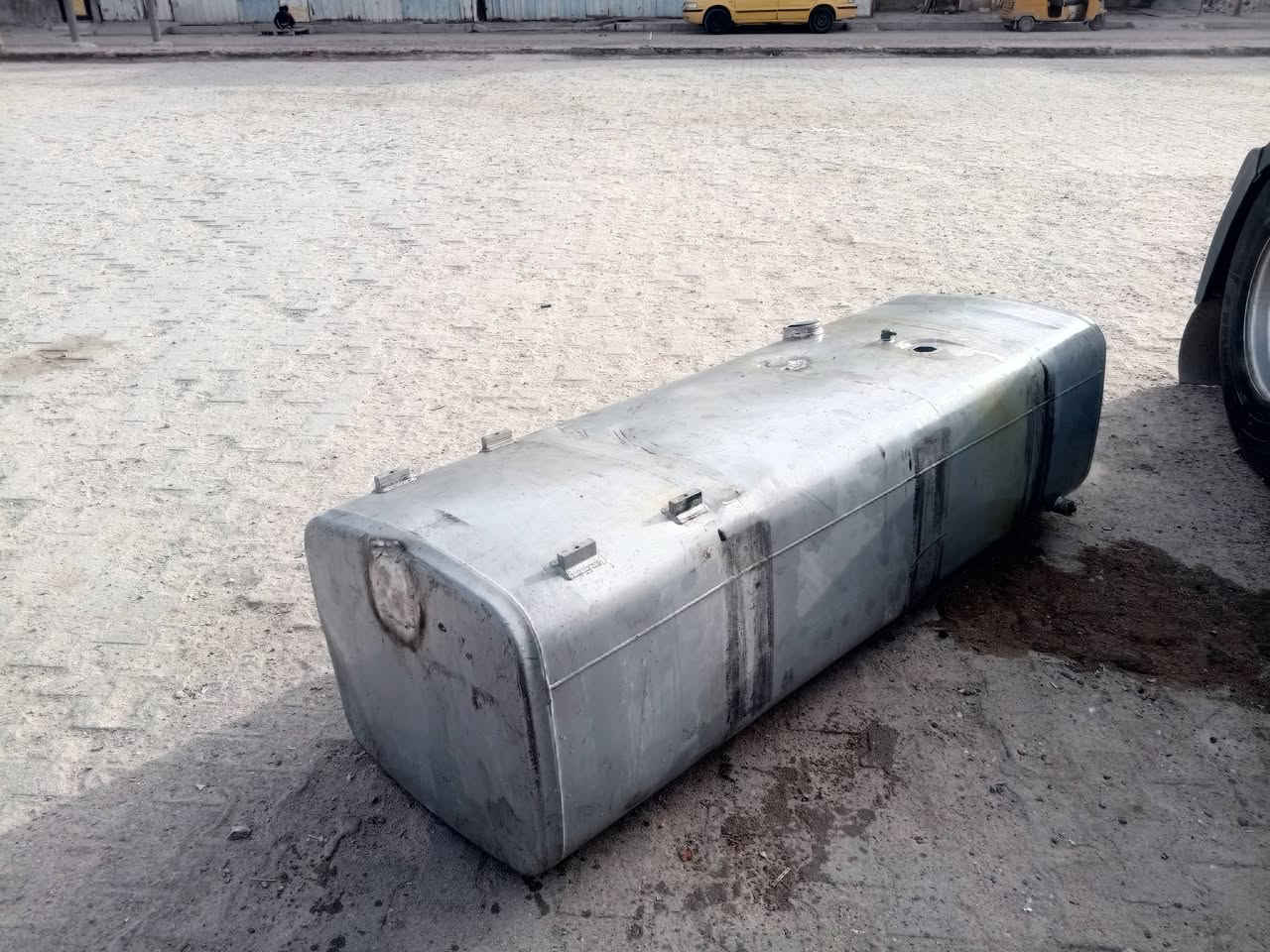 تانكي گاز كبير مال مان للبيع بدون قواعد كما موضح بالصورة السعر 3ورقات إذا مراوس بتانكي زغير مال مان للاستفسار ***********
