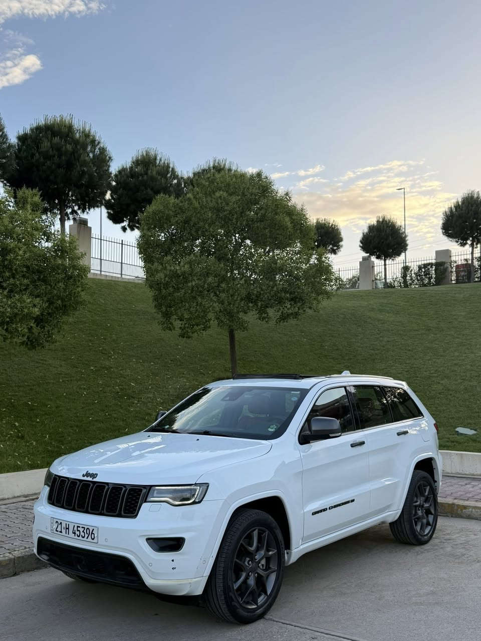 السلام  عليكم ورحمة الله وبركاته
‏‎‏‎       ——— لـلـبـيع  ———

جيب گراند شيروكي - Jeep Grand Cherokee

‏‎‏‎وراد أمريكي.     —    بدون ايرباك 

‏‎‏‎الموديل           —    2021

فئة.                 —    S.  ( 80th) 

حجم المكينه   —     3600/ V6

‏‎‏‎اللون               —     ابيض     

‏‎‏‎المسافه المقطوعه — 95.000

‏‎‏‎حاله السياره.    —    ( كفاله عامه  ) (بدون صبغ بدون تبديل)

‏‎‏‎المواصفات 
‏‎‏‎- بصمة تشغيل 
‏‎‏‎- بصمة أبواب 
‏‎‏‎-تشغيل عن بعد 
‏‎‏‎-ترحيب عند الاقتراب 
-رادار امامي 
-رادار جانبي 
-رادار خلفي 
‏‎‏‎-كشنات جلد 
كشنات احمر مختمه 80th
- شاشه ديجتال 
-اشاره بالمرايه 
-حساس امامي خلفي 
-بردات خلفيه ‏‎
‏‎‏‎-شاشه كبيره تدعم نظام الأبل كار باي ونظام الاندرويد
-شاشه عداد ديجتال
-فتحت سقف بانوراما 
‏‎-دبل اكسل 
‏‎-اوتو ستوب
‏‎-وضعيات قياده 
‏‎‏‎-كشنات تدفئة ( اماميه - خلفيه ) 
-كشن السايق خزن ميمور
-كشنات اماميه تبريد 
-ستيرن تدفئة
‏‎‏‎- ستيرن بحركه كهربائيه 
‏‎‏‎- تبريد مركزي 
‏‎‏‎- بگ لايت LED 
‏‎-صندوق كهربائي 
‏‎‏‎-كرسي السايق والراكب بحركة كهربائيه 
‏‎‏‎-تحكم ستيرن جهتين 
‏‎‏‎-تحديد سرعه 
‏‎‏‎-مانع انزلاق 
‏‎‏‎-ليد نهاري
‏‎‏‎-كامره خلفيه دواره 
‏‎‏‎باقي المواصفات المعروفه 

‏‎‏‎السعر            — اكتب تم ويوصلك السعر  مباشر 

‏‎‏‎رقم السياره    — السليمانيه   

‏‎‏‎موقع  السياره — السليمانية 

‏‎‏‎للأستفسار.     — *********** - ***********
