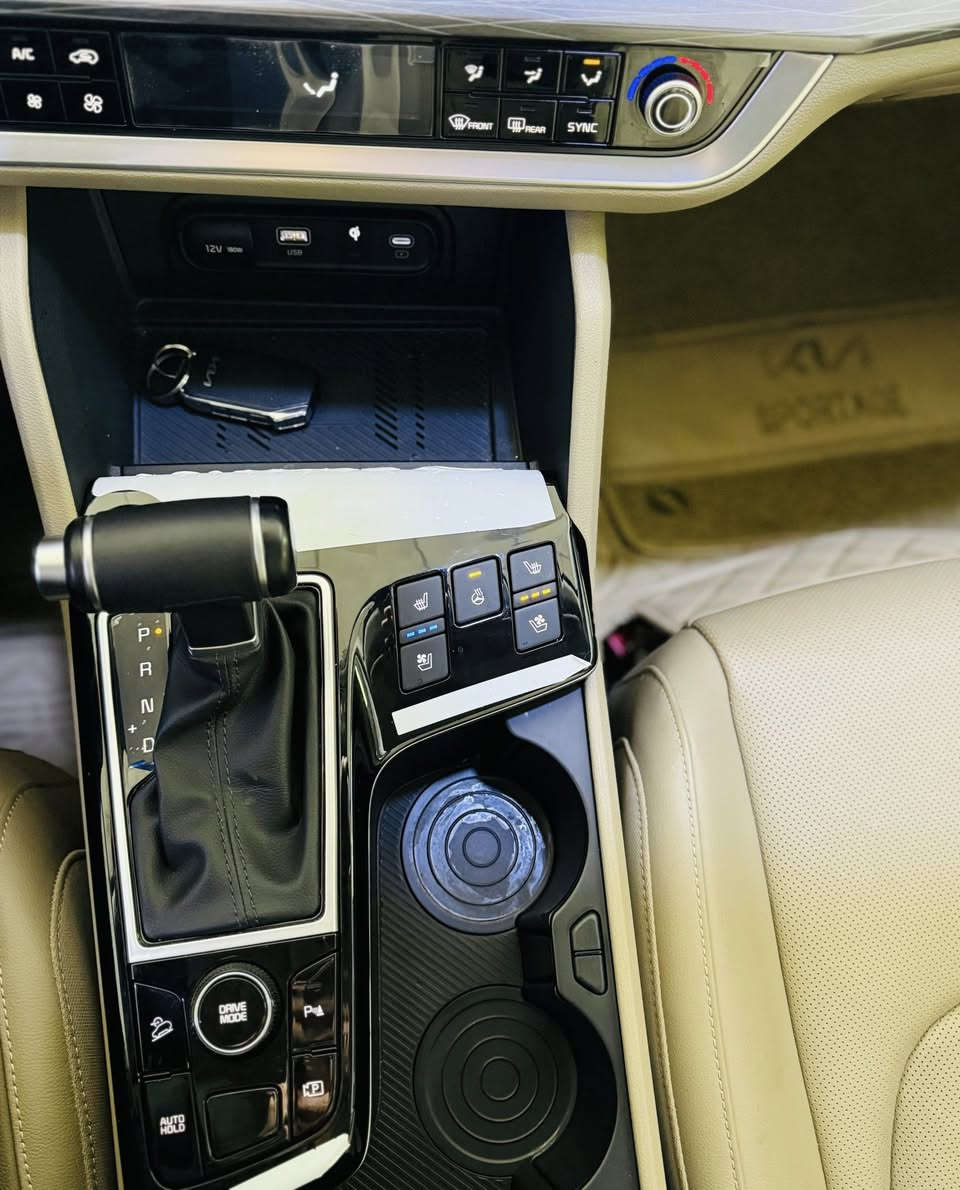 کیا سبورتج 2025 خلیجی صفر شرکە نیم
للبیع فقد /رقم سلیمانیە 
 فول فول مواصفات واحد ع واحد
 
بانوراما+ کشن تبرید و تدفئە
کشنات جلد +صندوق کاربائی + کشنین کاربائی

ماشیە ٨ الف 
مکفول کفالە عامە + مکان سلیمانیە

 سعر  256 ورقه قفل
 
***********
