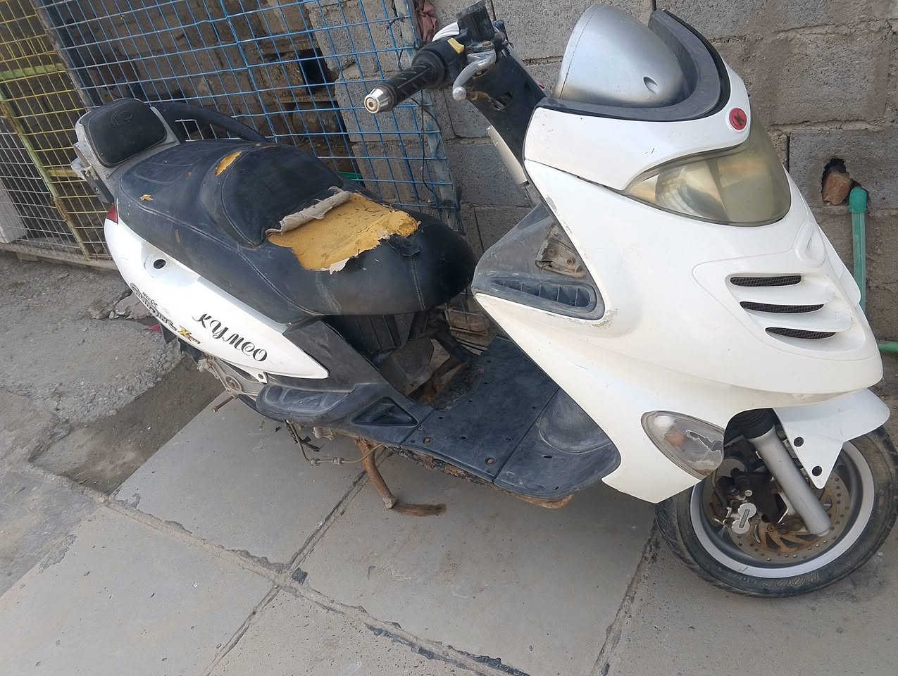 دراجه للبيع كوم حديد السعر 100 وبيها مجال. هذا رقمي. ***********
